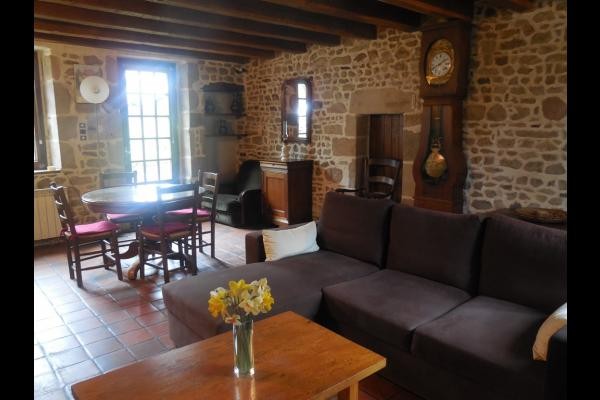 Gîte de pêche, au bord de la rivière La Creuse, 6 personnes, à Glénic en Creuse