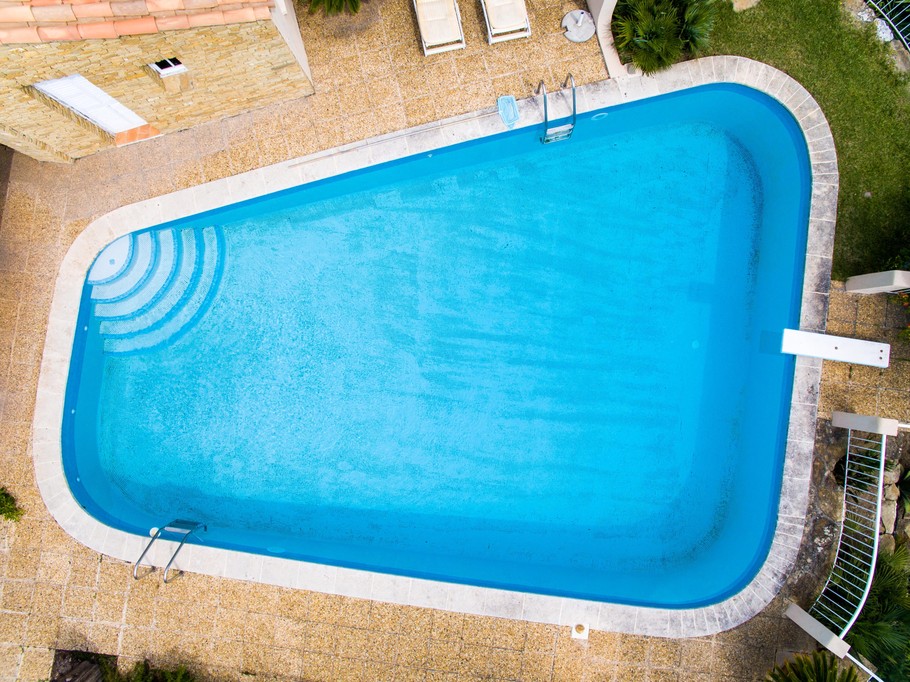 Piscine des propriétaires accessible