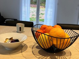 Cuisine ouverte sur salon/ séjour -Gîte du Thoné