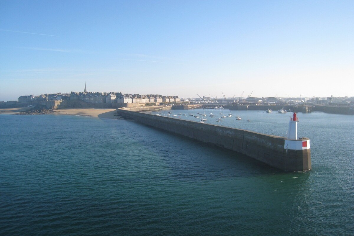 Vue sur la ville fortifiée de Saint-Malo