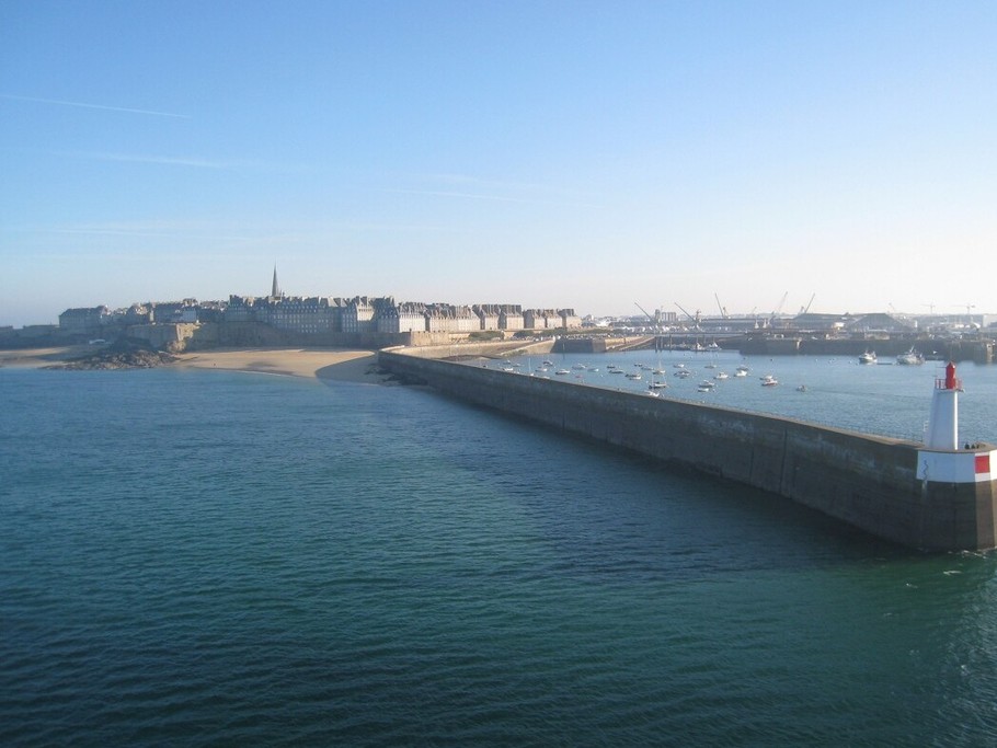 Vue sur la ville fortifiée de Saint-Malo
