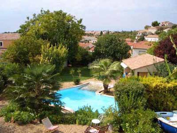la piscine -le jardin -chambre d'hôte Béziers