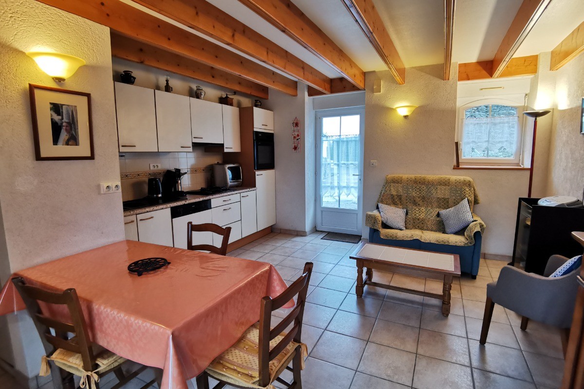 Pièce de vie agréable pour 3 personnes ouverte sur la terrasse