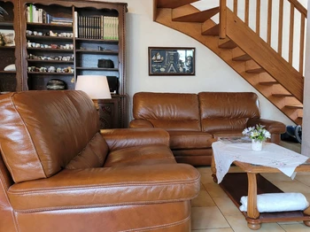 Gîte Mayline, salon séjour bibliothèque au RDC