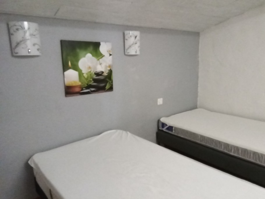 Chambre 2, La Maison de Thalia, au cœur du village (proche Sisteron, Provence)