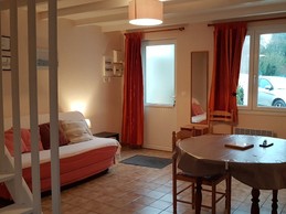 La pièce de vie avec espace salon et repas