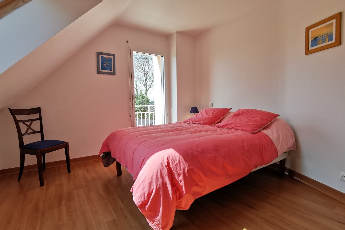 Etage: chambre 1 avec lit 140