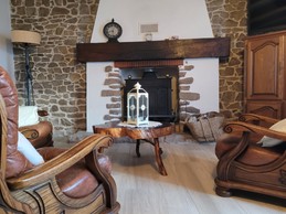 Le Grand location de vacances, Pléhedel, Séjour salon et cusine aménagée