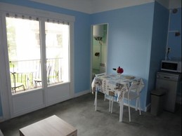 Coin repas - Studio 1er étage côté jardin