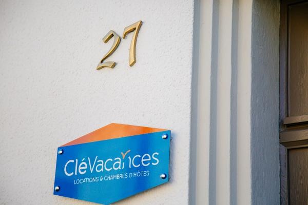 La façade vue de la rue