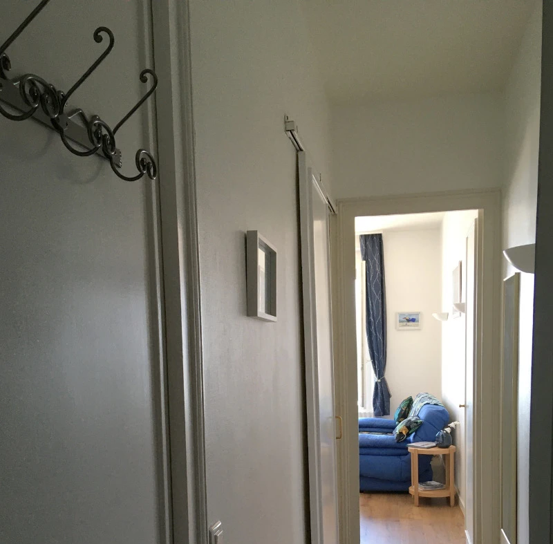 couloir d'entrée avec WC indépendant