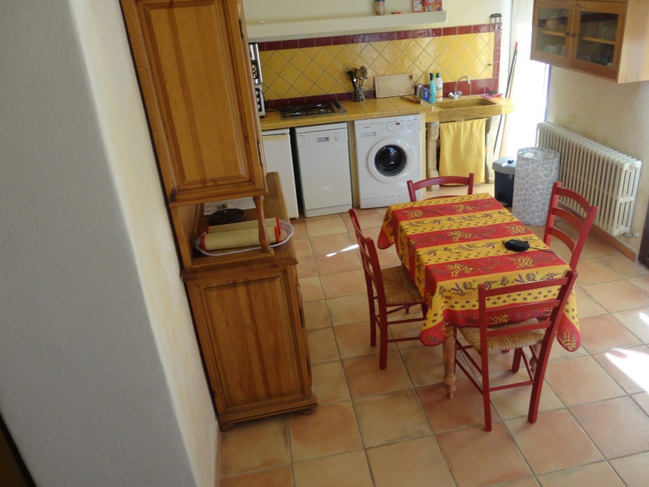vue séjour à partir escalier accès chambre