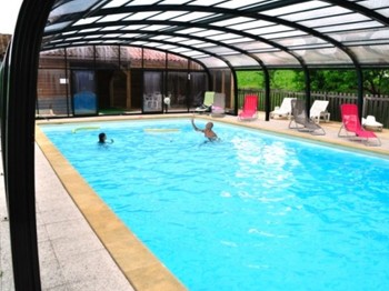 Piscine couverte CHALET MILLEPERTUIS Gîte Chez Christiane et Yves 24 Aubas