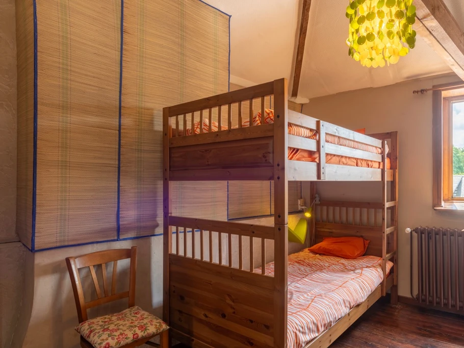 Chambre lits superposés 2ème étage (pièce traversante pour aller chambre lit double)