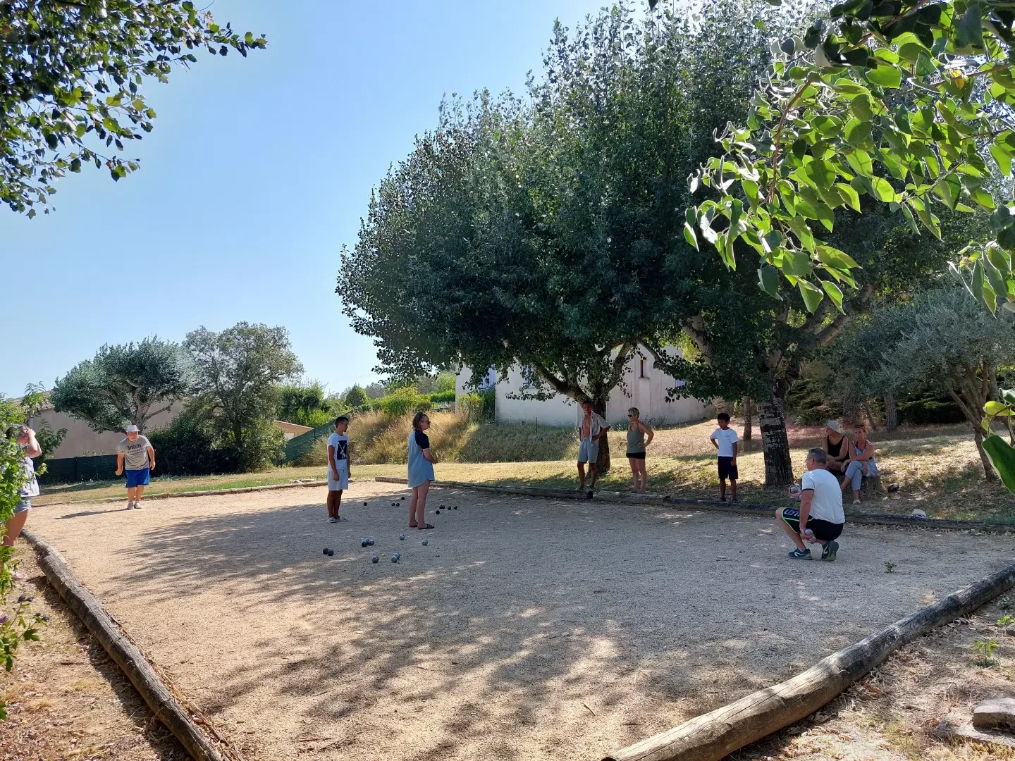 Le terrain de pétanque