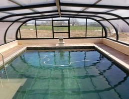 La piscine couverte et chauffée