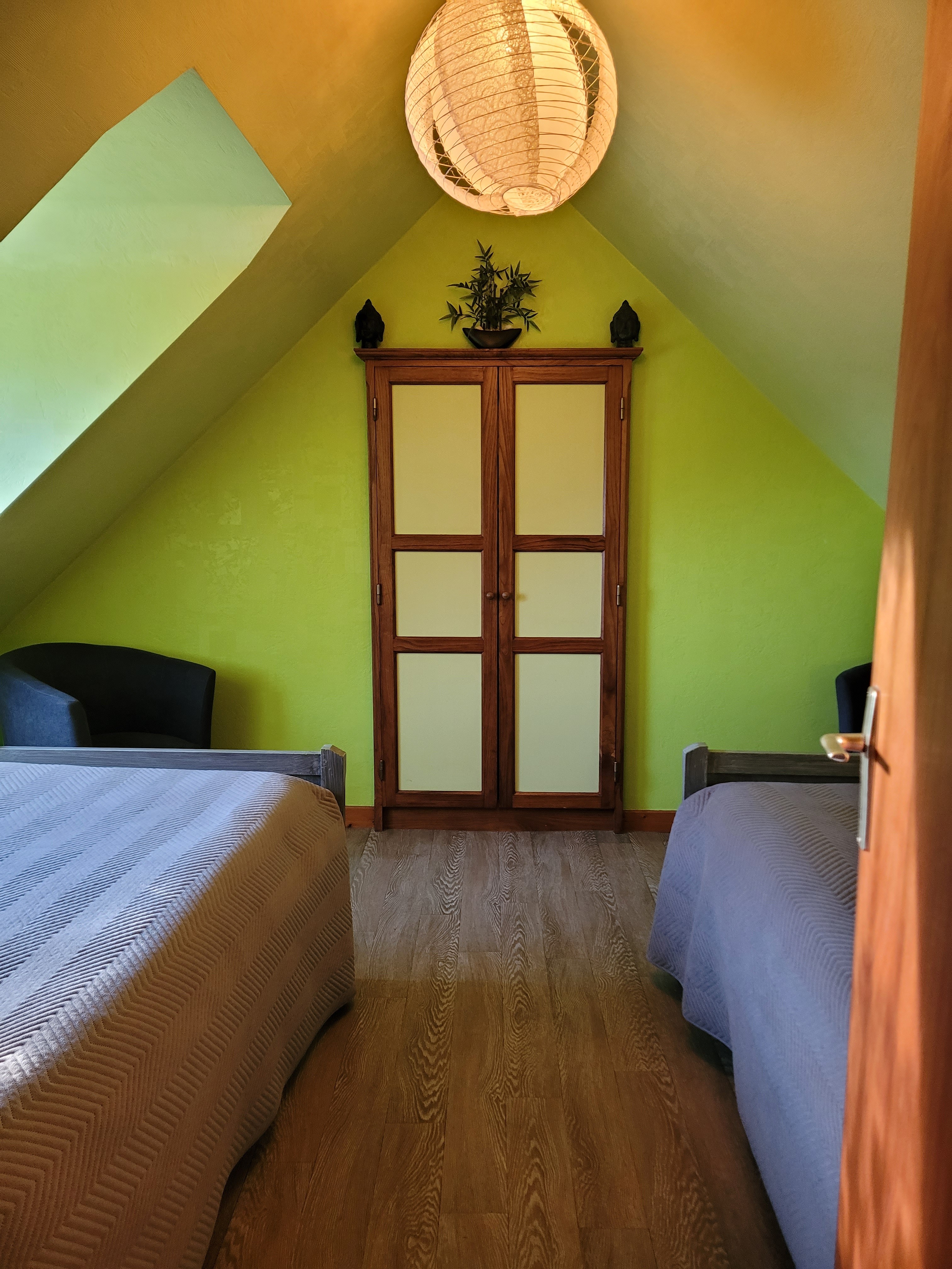 Le Grand location de vacances, Pléhedel, chambre étage avec 2 lits simples