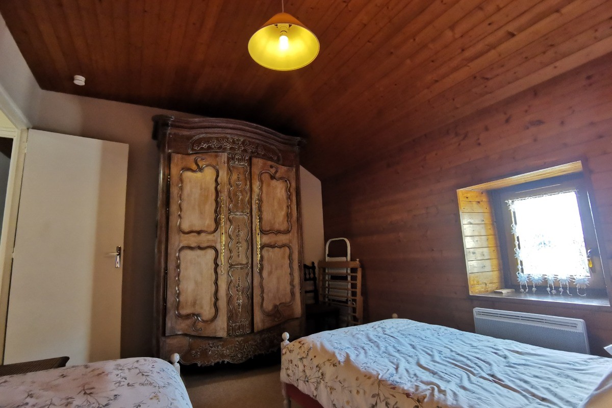 armoire bretonne /petite chambre