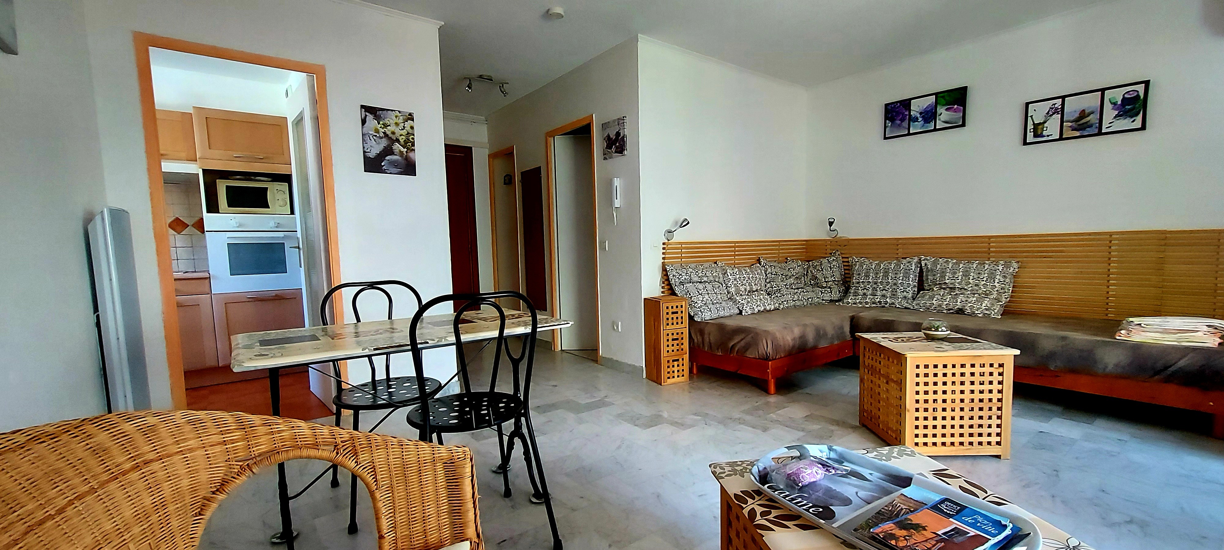 GRAND T1 DE 33 M2 avec cuisine séparée, salle d eau et wc séparée. Belle terrasse ,au calme