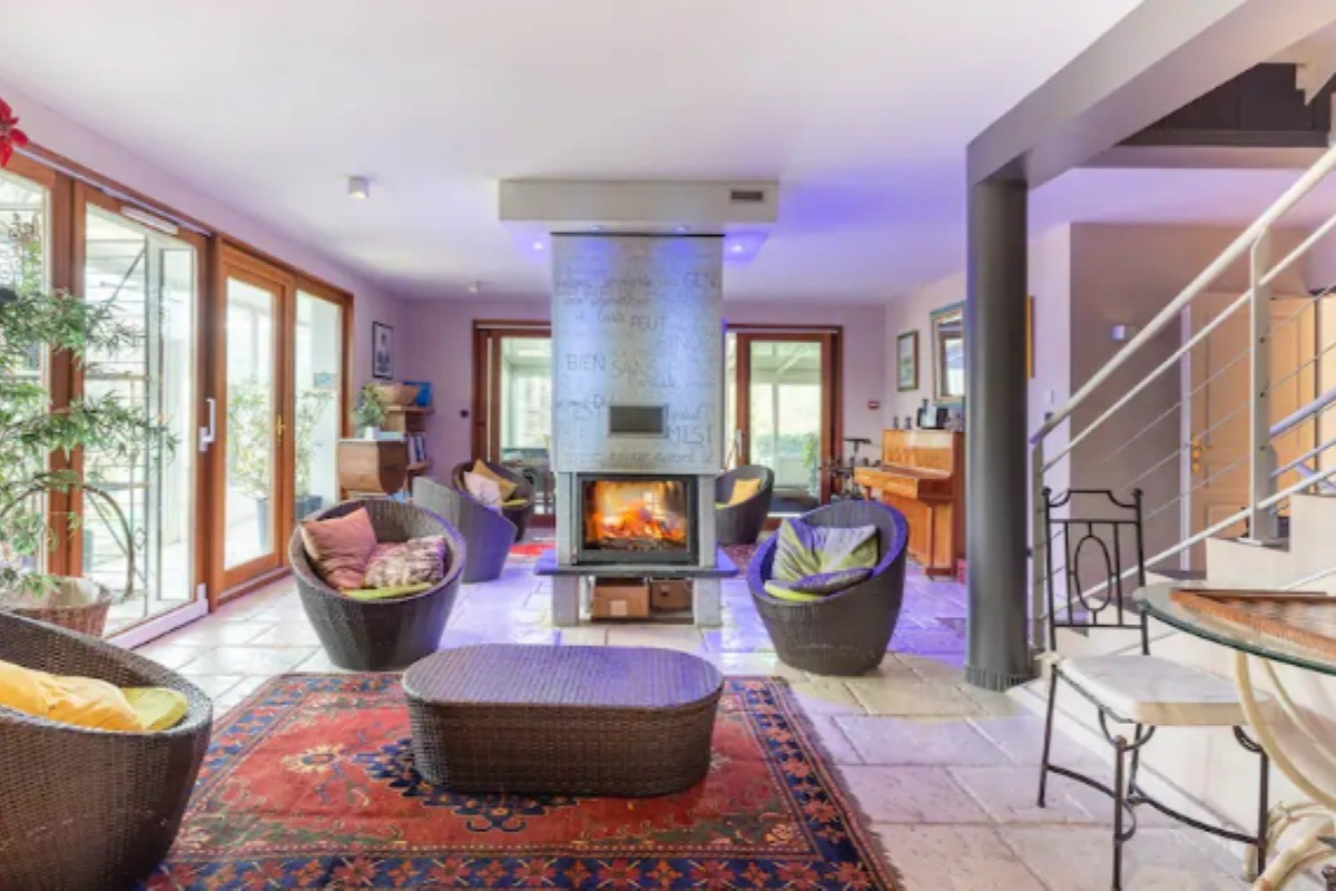 Salon - Gîte La Grange tout confort avec piscine chauffée, spa, sauna, hammam et salle de sport à Fontenay