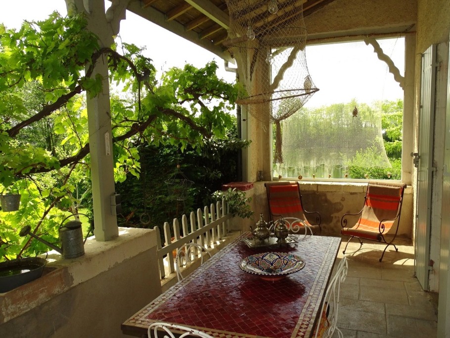Terrasse pour partage repas à l'ombre