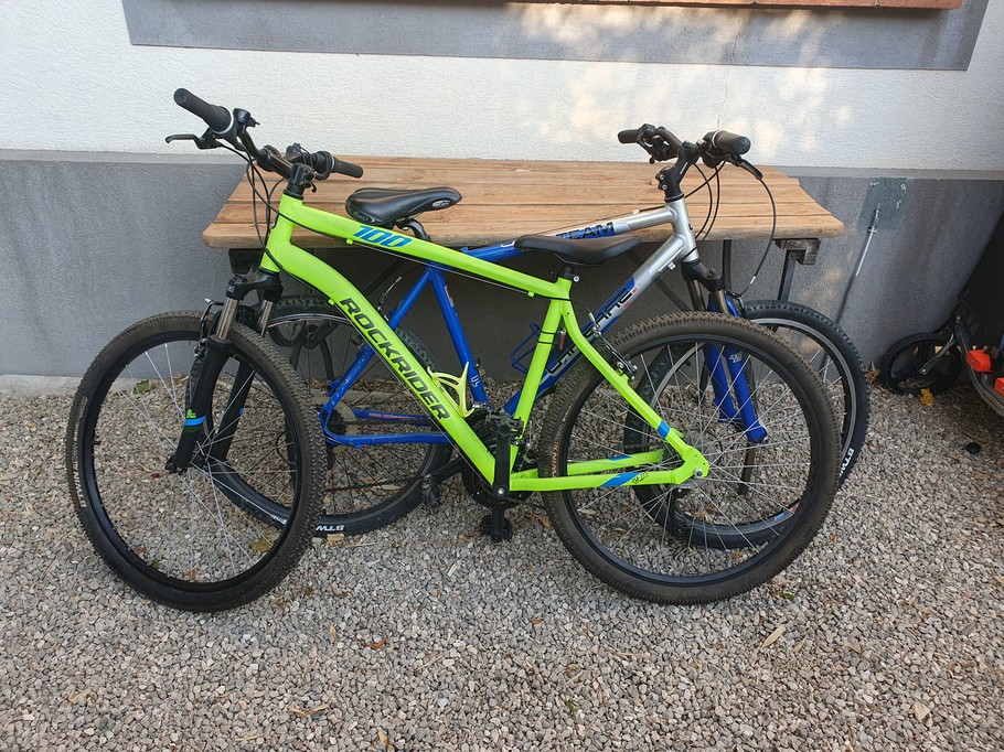 Les vélos prêtés, une voie douce vous permet d'aller en 5 minutes à la plage et en 10 minutes au village