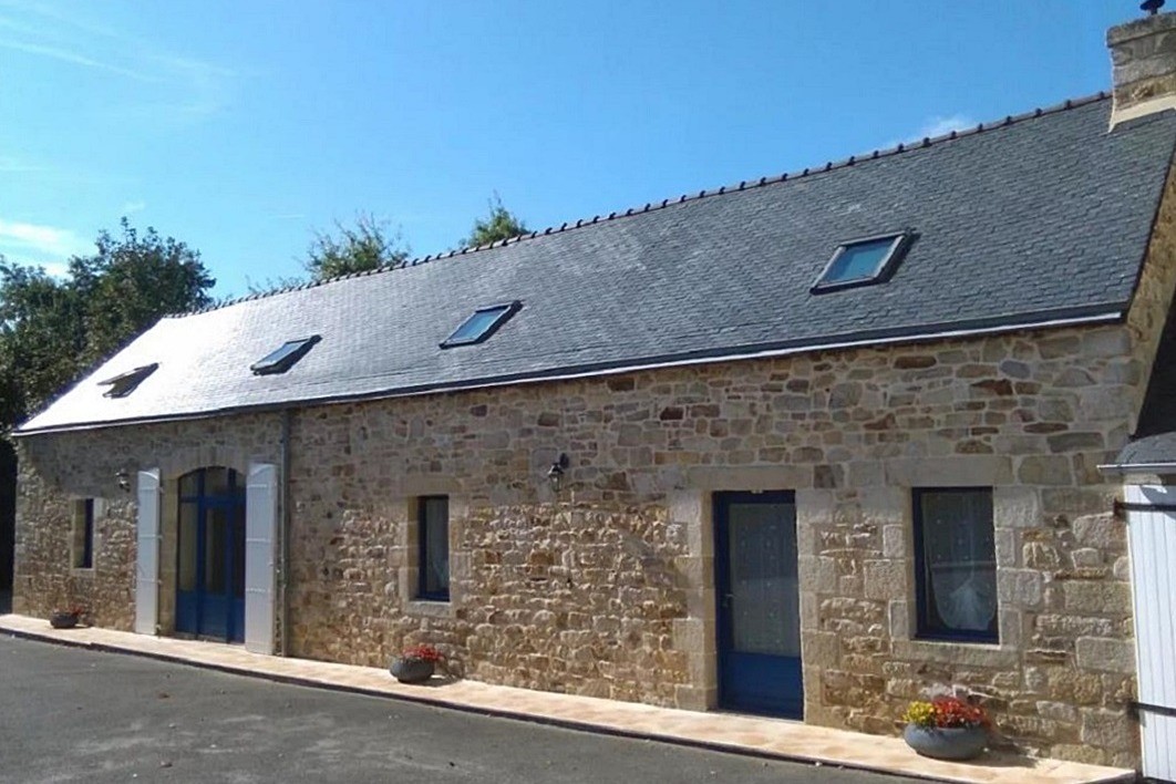Maison côté cour et parking