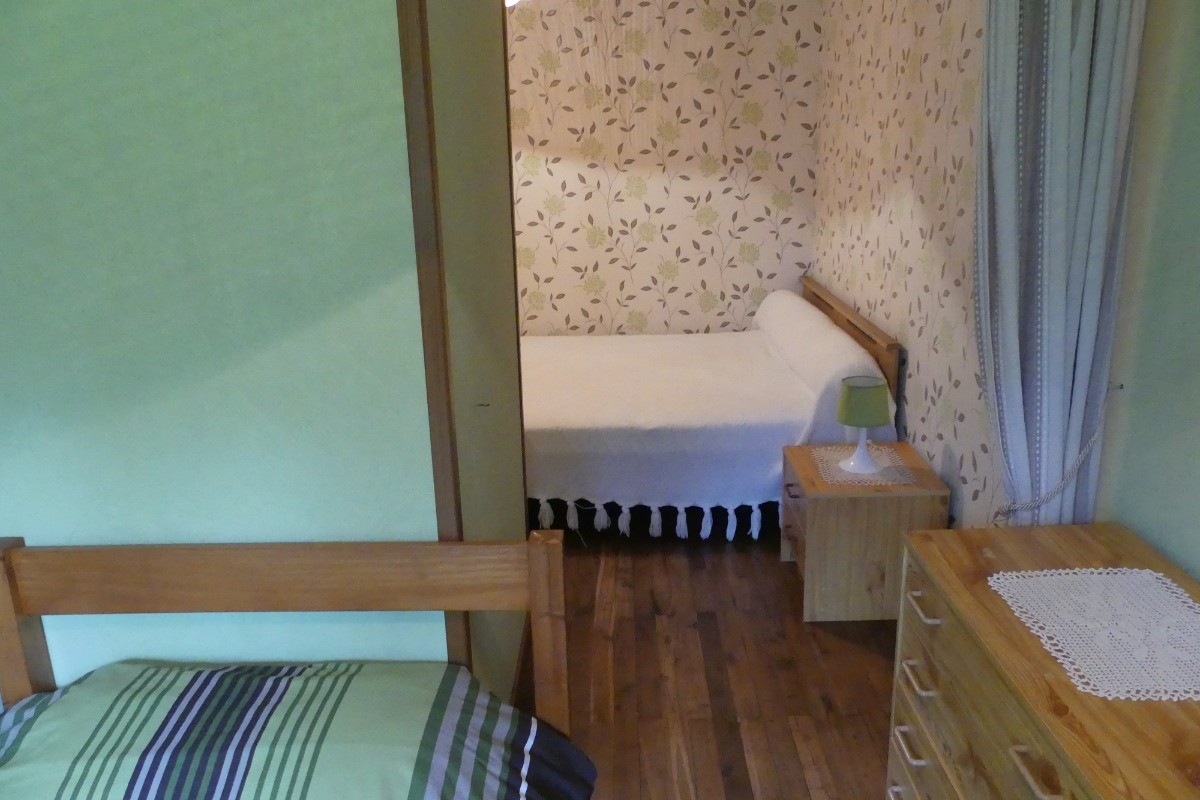 Chambre:  3 pers  lit140+ lit90