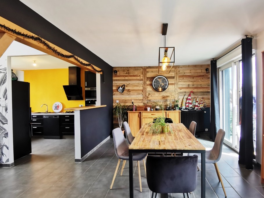 Etage 1: Séjour avec cuisine équipée