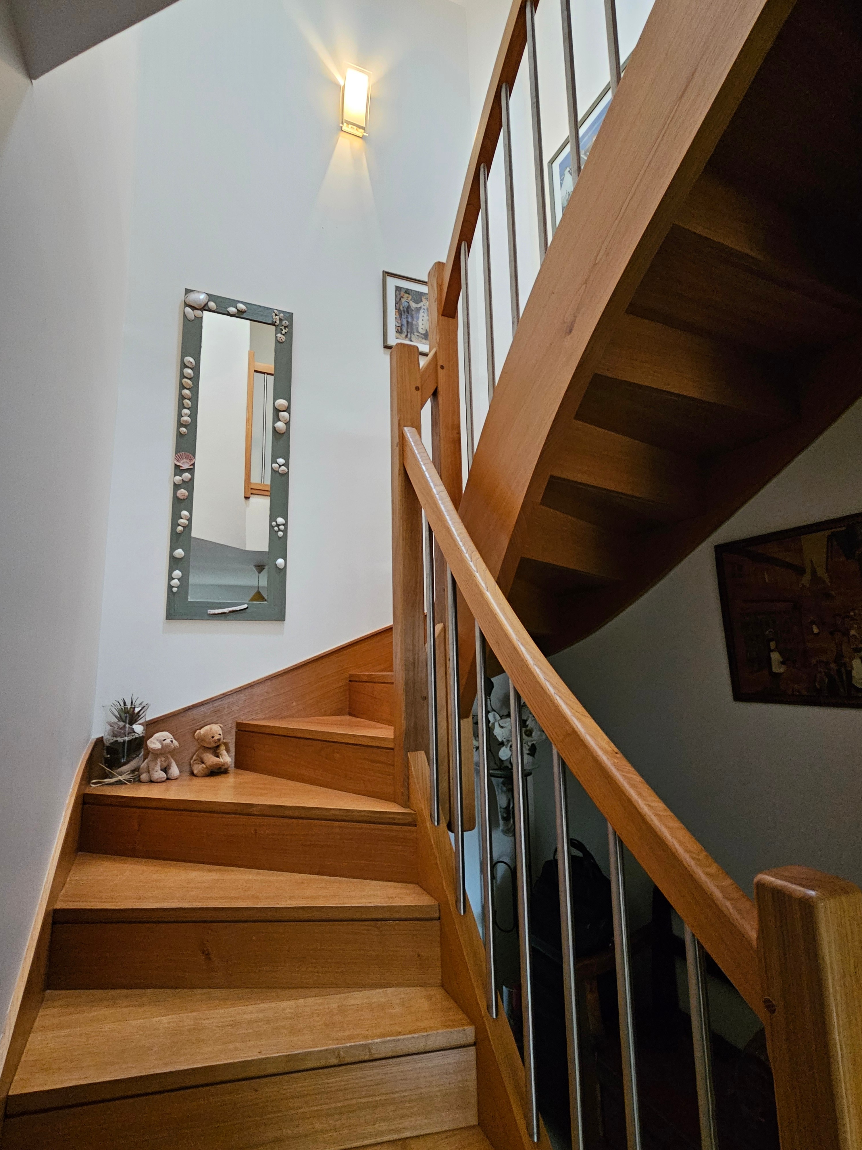 Separate entrance. A few steps and then a staircase lead up to the independent studio.