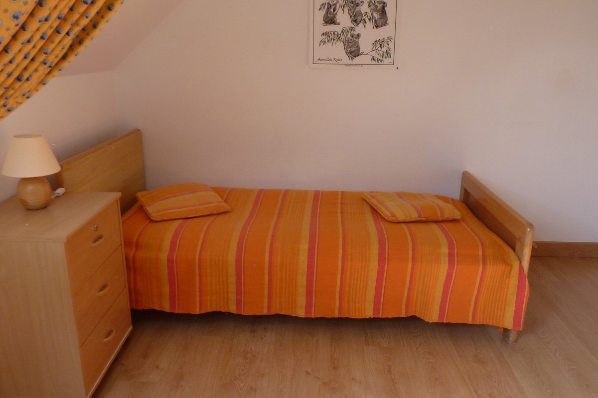 CHAMBRE N° 3 AVEC 1 LIT SIMPLE