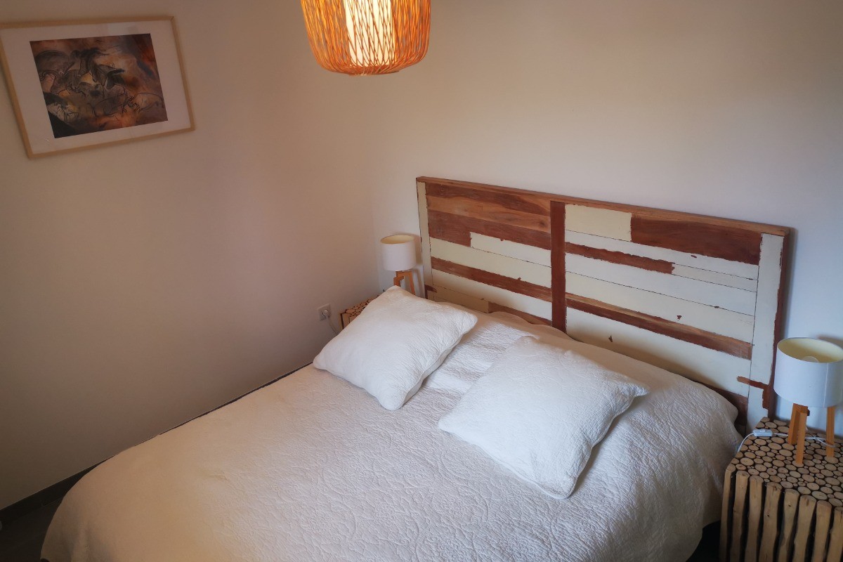 Chambre préhistoire lit king size