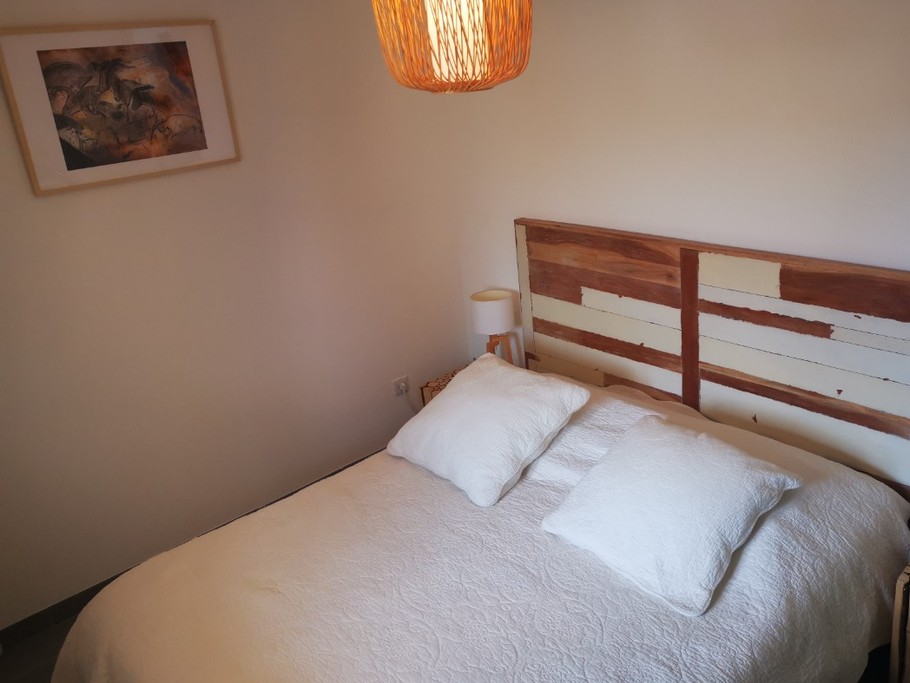 Chambre préhistoire lit king size