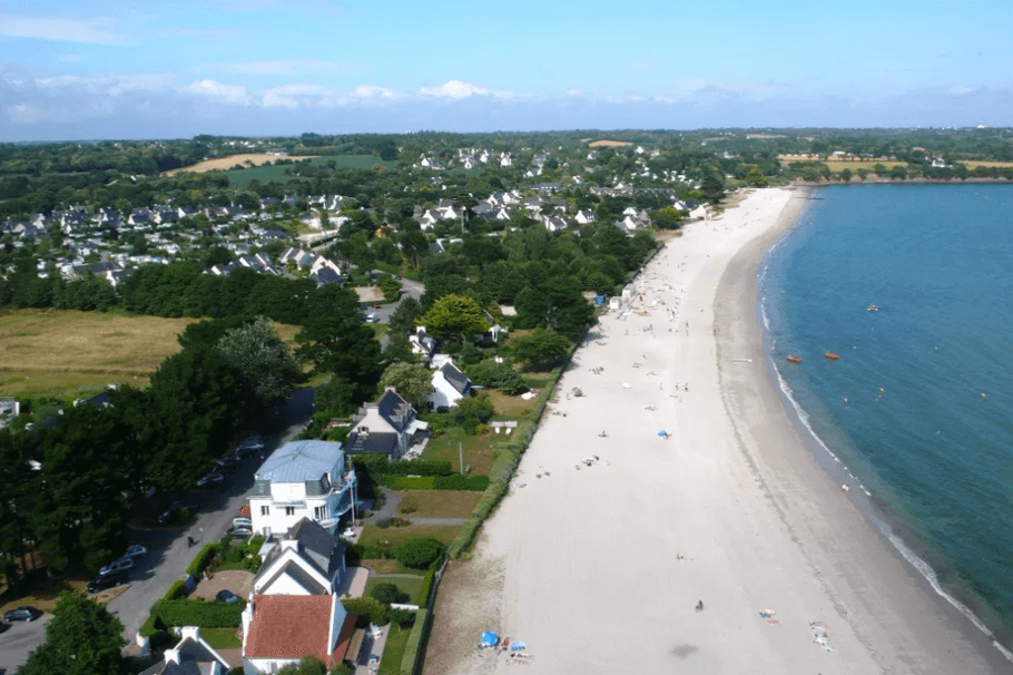Grande plage de sable fin de Kerleven à Port La Forêt