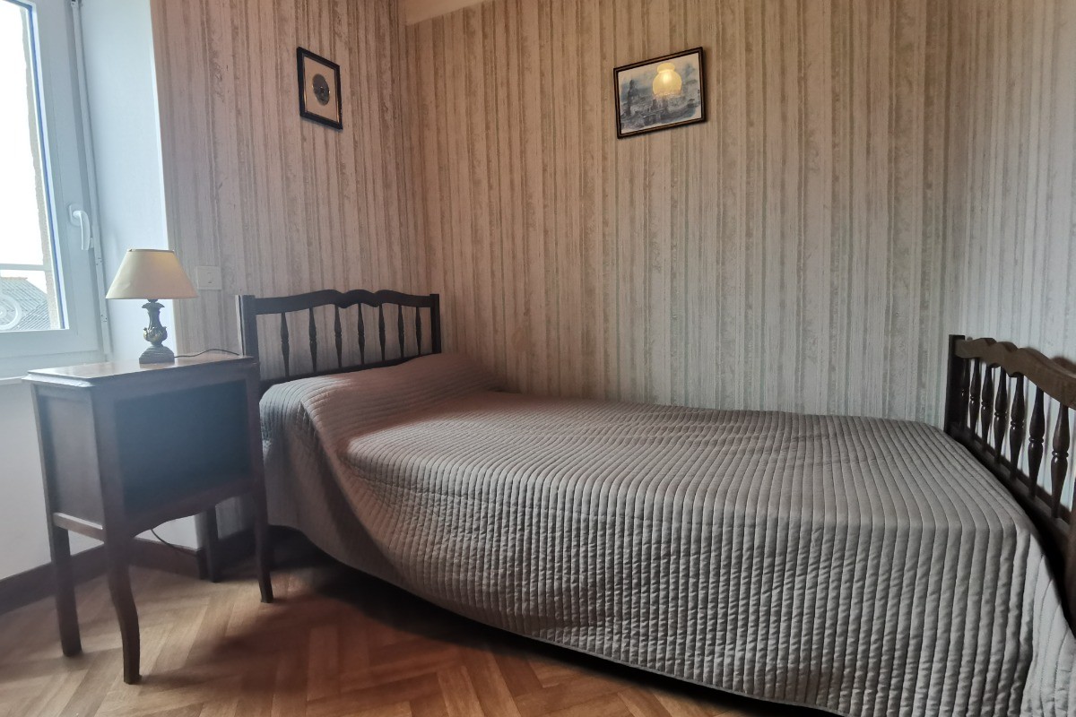 Etage: Chambre 4 avec Lit 90