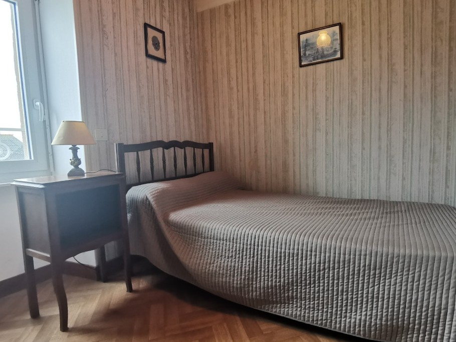Etage: Chambre 4 avec Lit 90