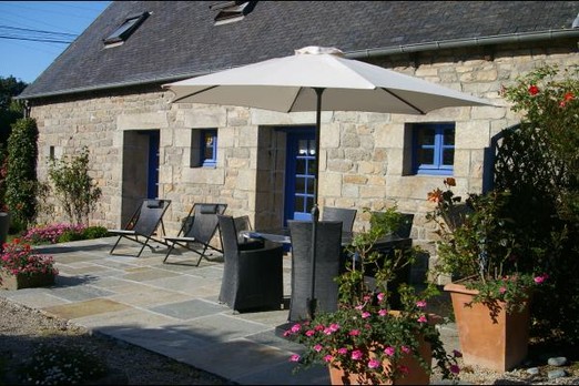 Façade plein sud - Maison de village de caractère , dans jardin  magnifique, près de la mer. 6 pers.