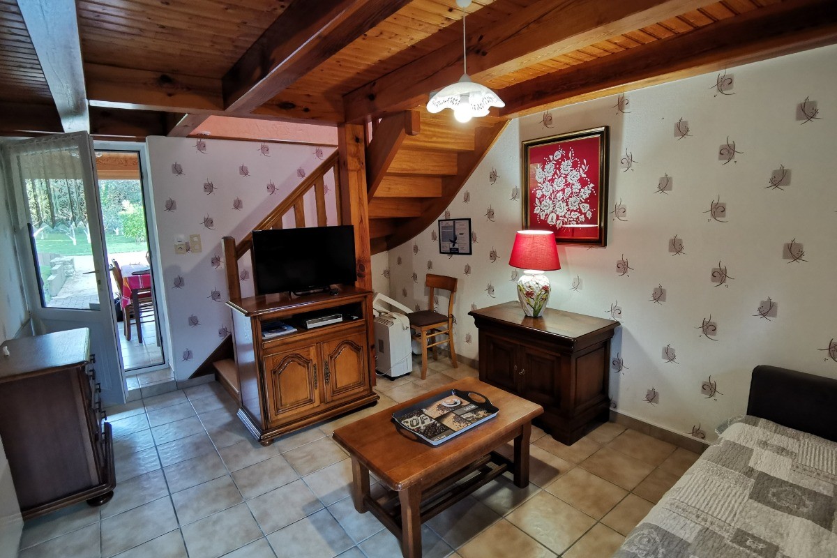 Salon avec accès vers véranda