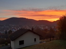 Chalet avec lever du soleil