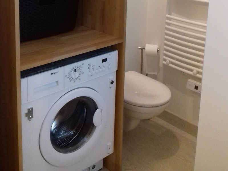Next door - St Jouan - shower room