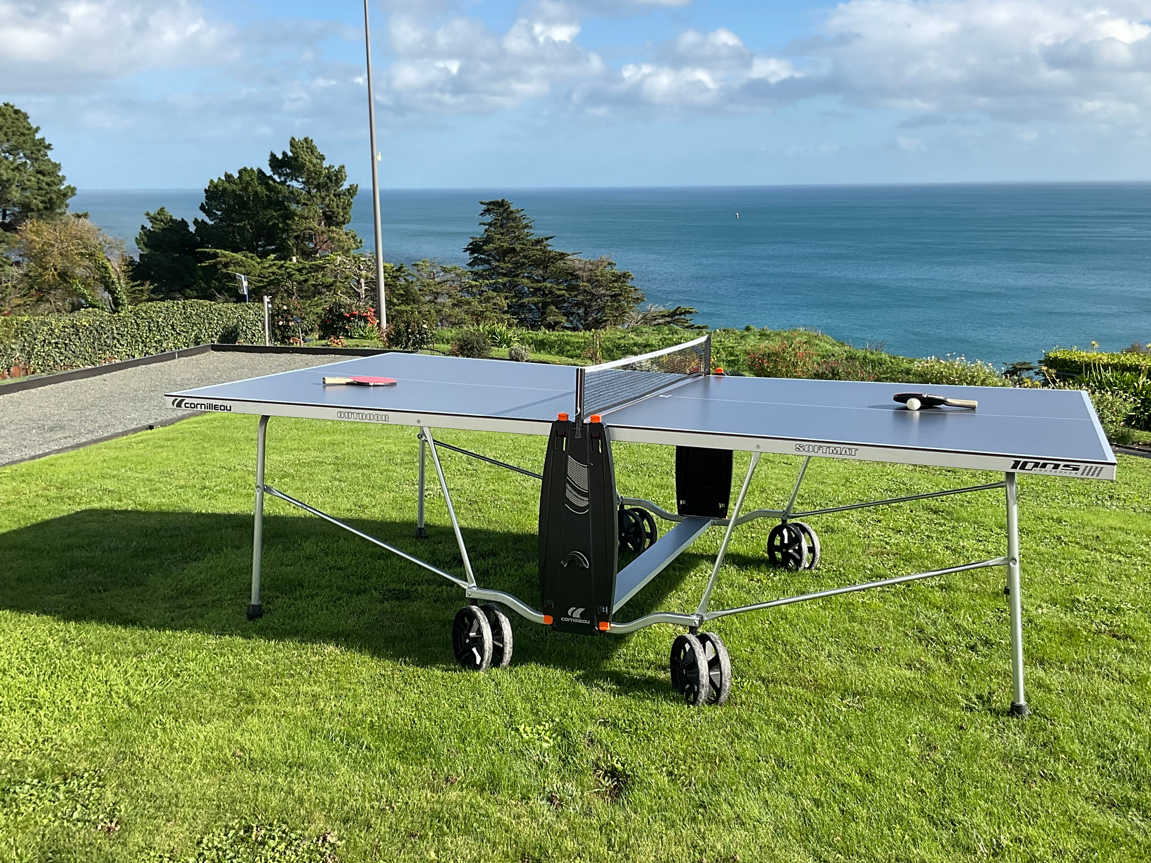 Ping pong dans jardin