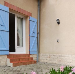 Appartement traversant, porte côté potager - jardin qui donne sur une terrasse