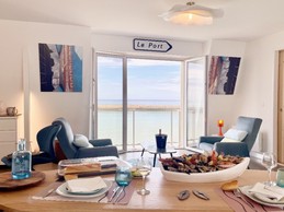 1er salon côté mer et salle à manger