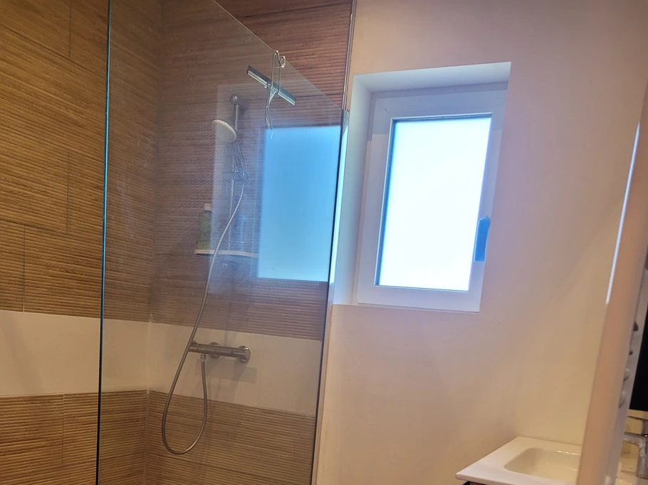 Palluel, Clévacances holiday rental in Plourhan, bathroom with walk-in shower