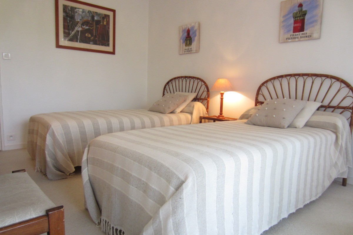chambre 2 lits 1 personne