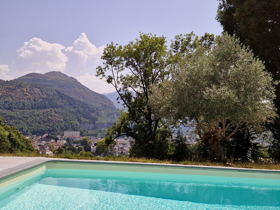 Piscine mise à disposition en été