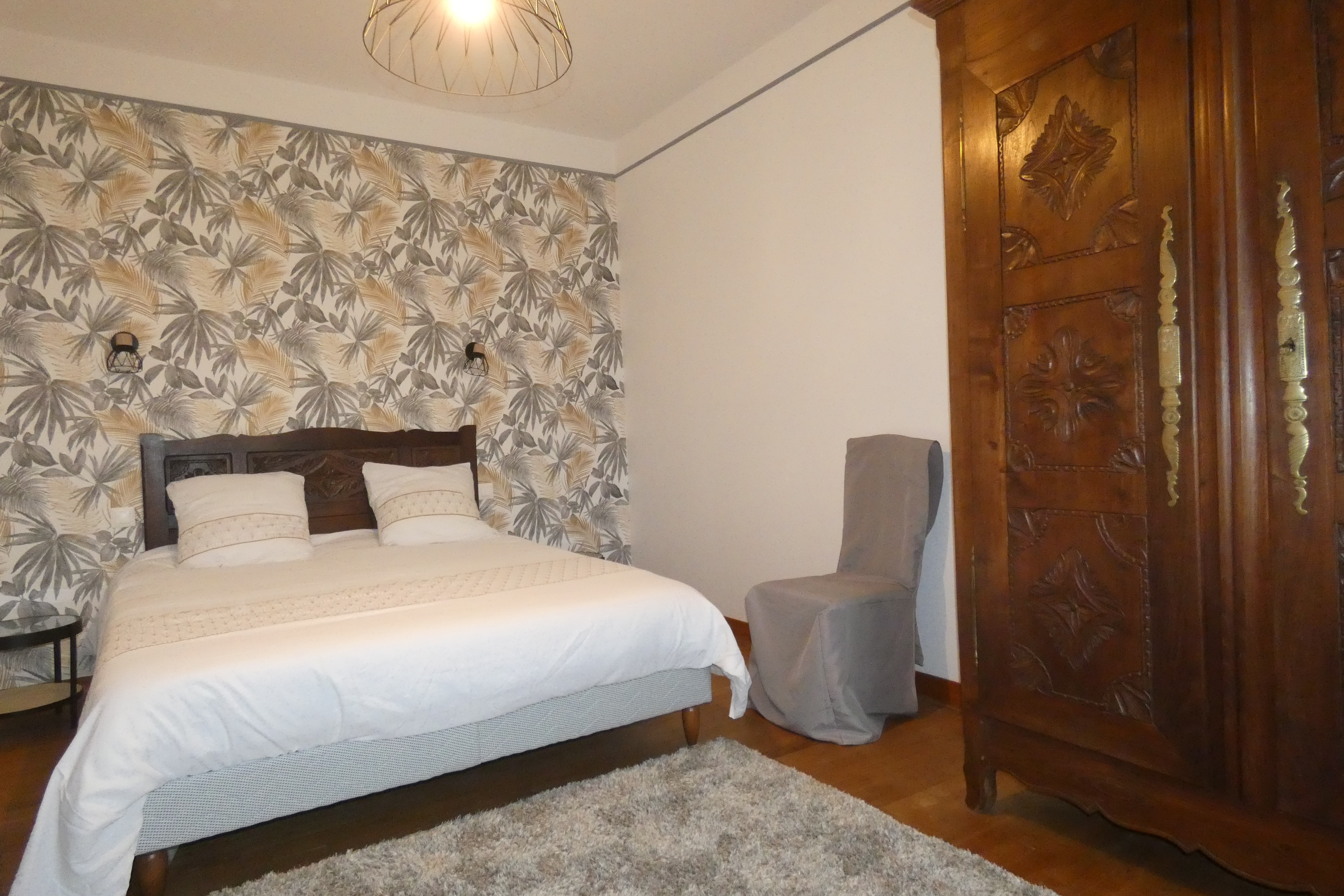 Ground floor bedroom, bed 160