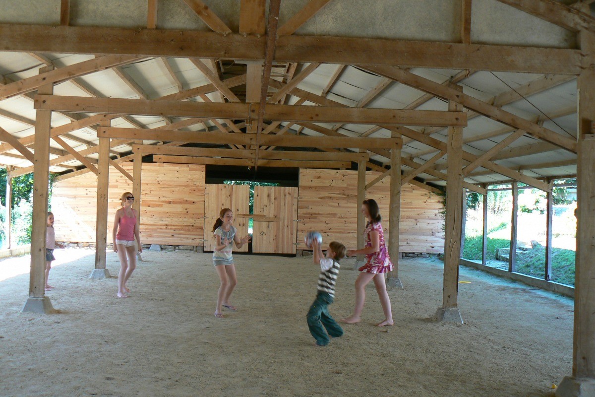 Abri de jeux couvert de 300 m²