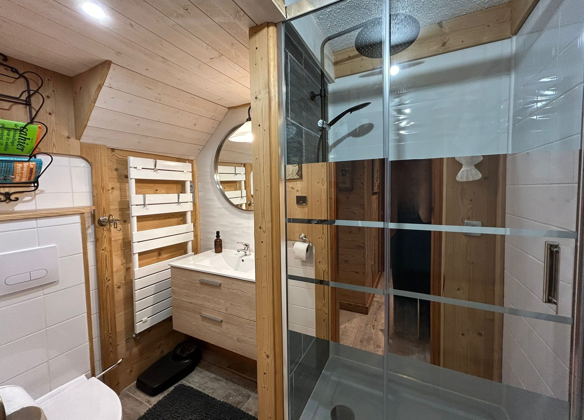Shower room with wc - Apartment "Chalet Le Village" in the heart of nature