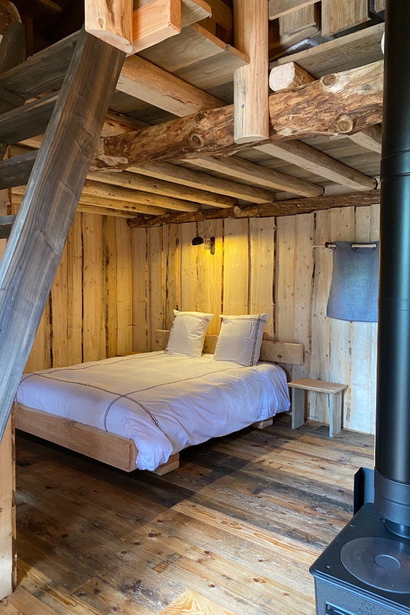 Grand lit double 160, Jules Verne - Les Cabanes du Lac de Pierre Percée